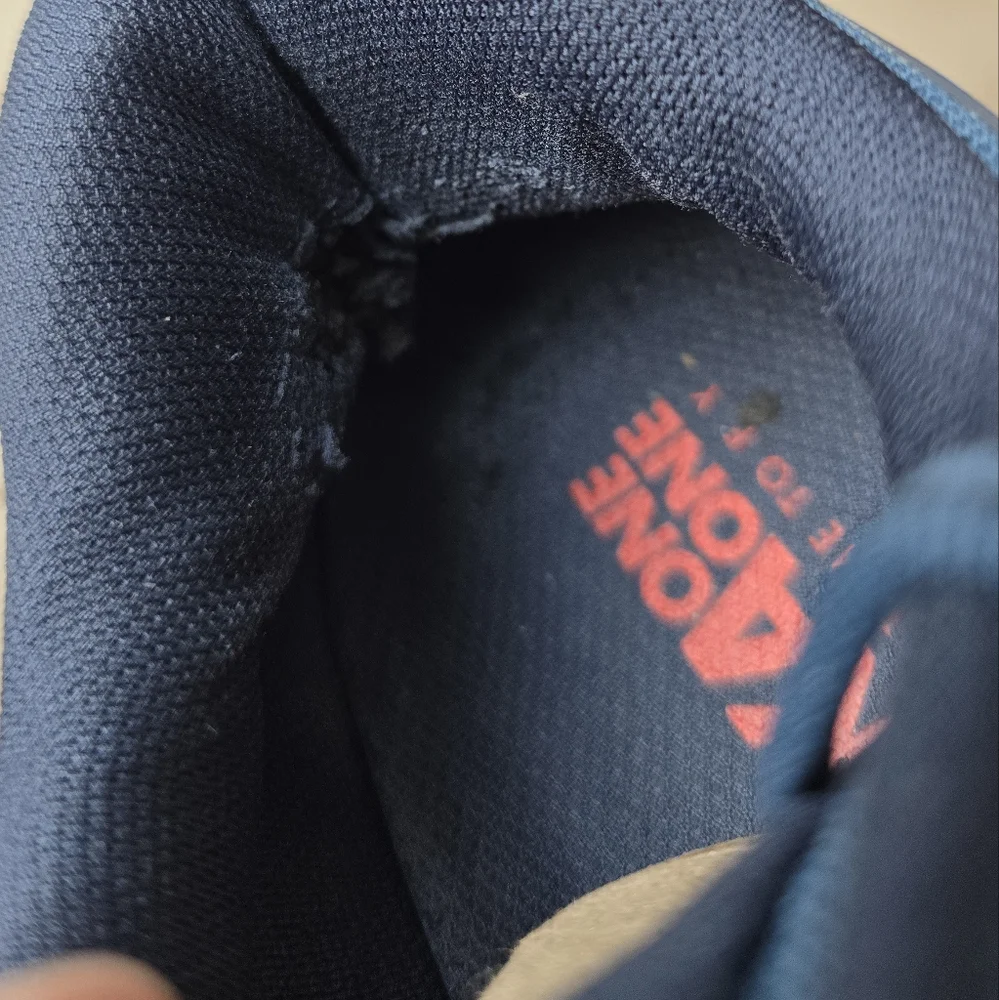 Hoka One One excellent defect